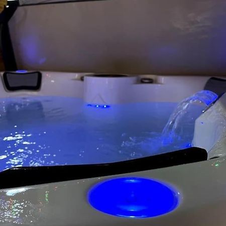 Central Area Terraced House With Private Hot Tub Lincoln Eksteriør bilde