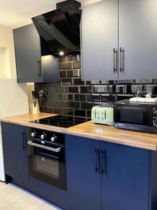 Central Area Terraced House With Private Hot Tub Lincoln Eksteriør bilde