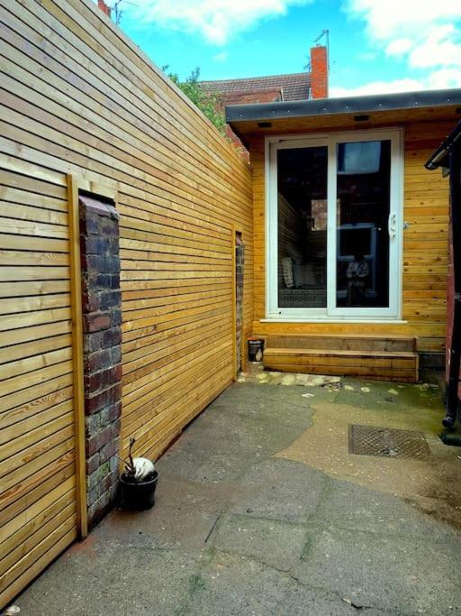 Central Area Terraced House With Private Hot Tub Lincoln Eksteriør bilde