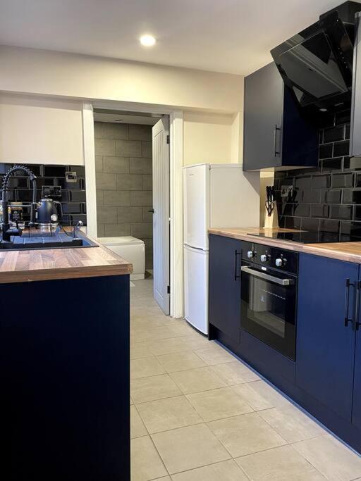 Central Area Terraced House With Private Hot Tub Lincoln Eksteriør bilde